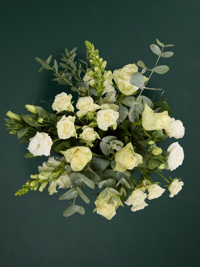 Rožu un eustomas ziedu pušķis