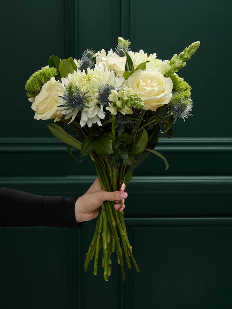 Rožu un krizantēmu pušķis