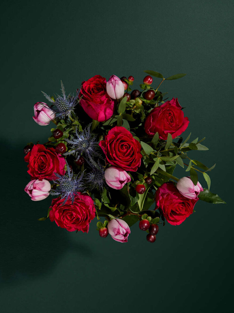 Rožu un tulpju pušķis