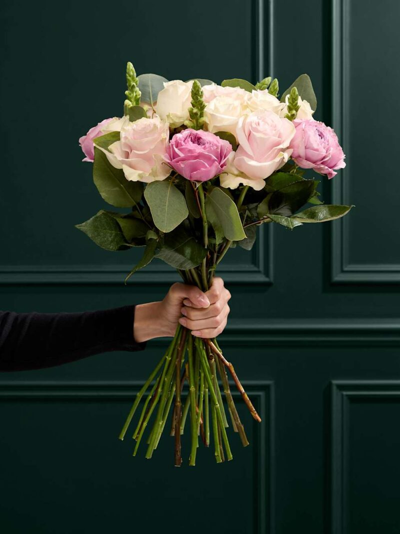 Pušķis peoniju rožu ziedu