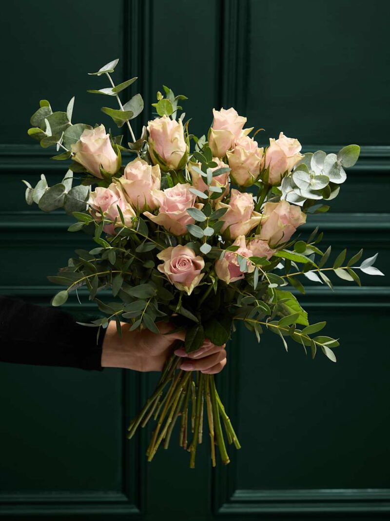 Oficiāls rožu ziedu pušķis