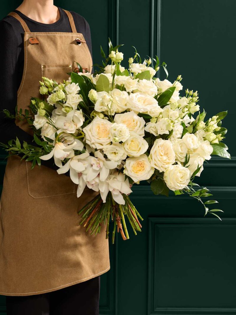 Luksusa rožu un orhideju ziedu pušķis